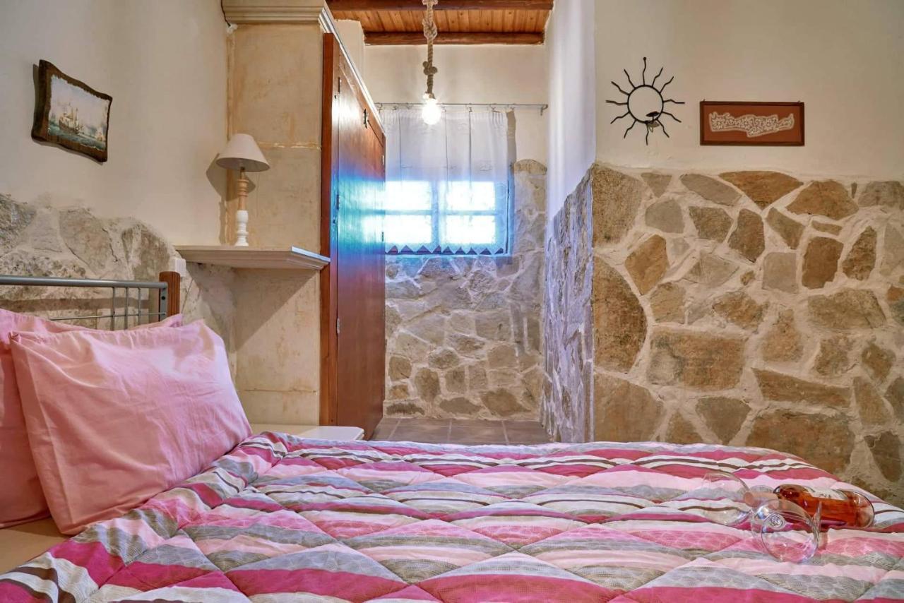 Villa Evenos Of 3 Bedrooms - Irida Country House Of 2 Bedrooms With Private Pools 엘라포니시 외부 사진