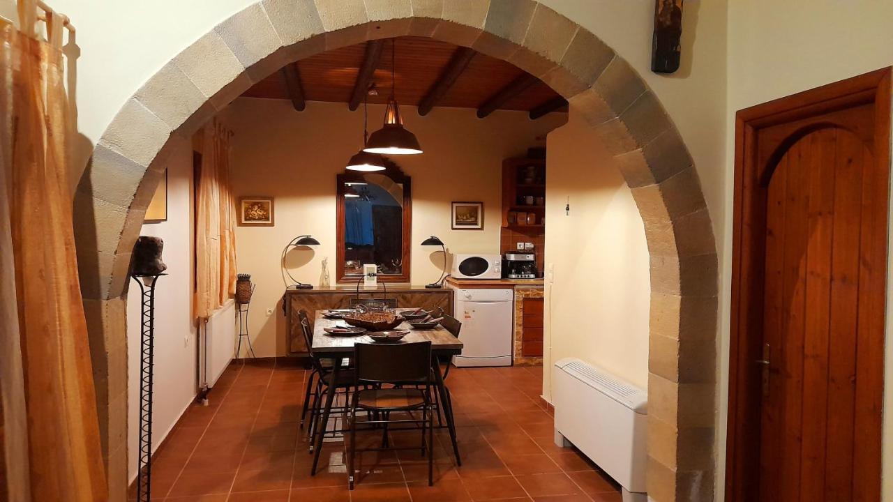 Villa Evenos Of 3 Bedrooms - Irida Country House Of 2 Bedrooms With Private Pools 엘라포니시 외부 사진